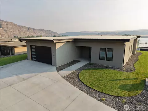 9104 NW Harvest Ln, Quincy, WA 98848