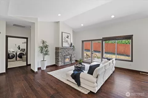 Living - 7523 Broadway, Everett, WA 98203 photo 2 of 3