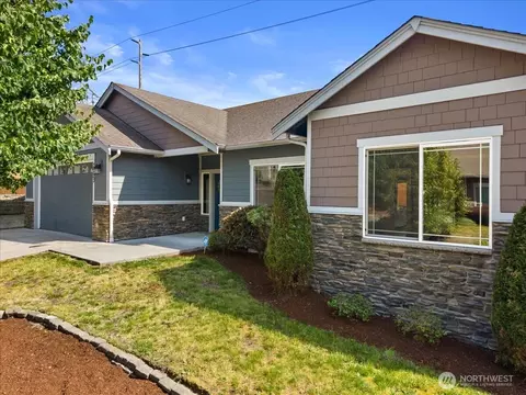Exterior - 7523 Broadway, Everett, WA 98203 photo 6 of 7