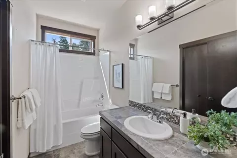Bath - 7523 Broadway, Everett, WA 98203 photo 1 of 4