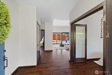 Entry Way - 7523 Broadway, Everett, WA 98203 photo 2 of 2