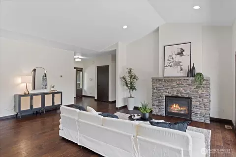 Living - 7523 Broadway, Everett, WA 98203 photo 3 of 3