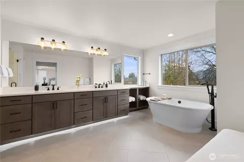 Bath - 1632 Lockridge Loop E #11, Enumclaw, WA 98022 photo 2 of 6