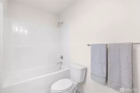 Bath - 1632 Lockridge Loop E #11, Enumclaw, WA 98022 photo 6 of 6