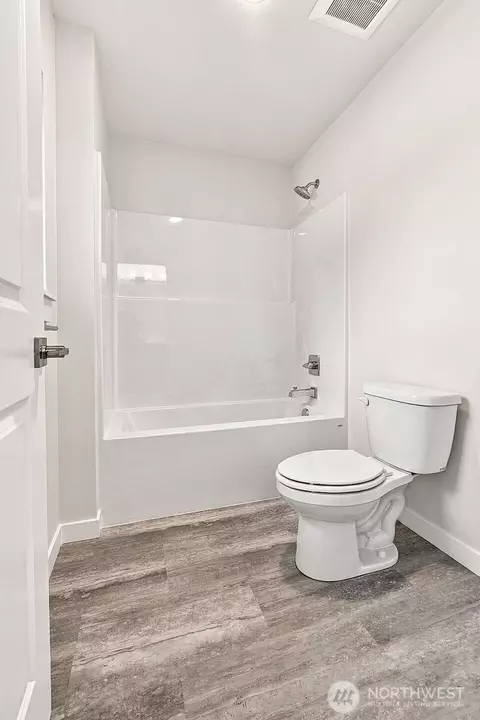 Bath - 1632 Lockridge Loop E #11, Enumclaw, WA 98022 photo 4 of 5