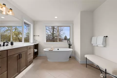 Bath - 1632 Lockridge Loop E #11, Enumclaw, WA 98022 photo 3 of 6