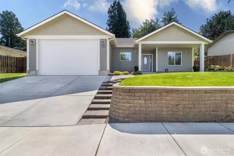 319 SE Highland Park Dr, College Place, WA 99324