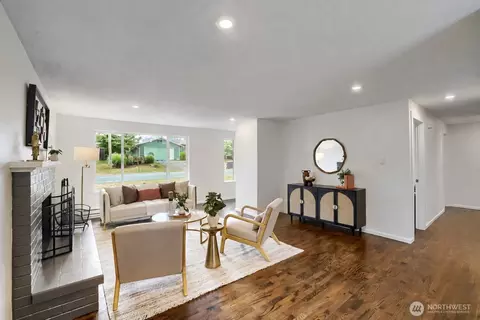 Living - 7508 Rainier Dr, Everett, WA 98203 photo 1 of 2