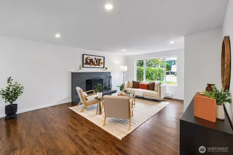 Living - 7508 Rainier Dr, Everett, WA 98203 photo 2 of 2