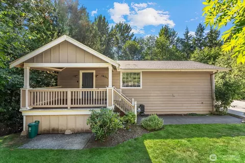 18711 82nd Ave NE, Kenmore, WA 98028