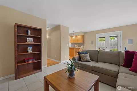 Living - 4515 Forest Dr, Everett, WA 98203 photo 3 of 3