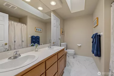 Bath - 4515 Forest Dr, Everett, WA 98203 photo 5 of 5