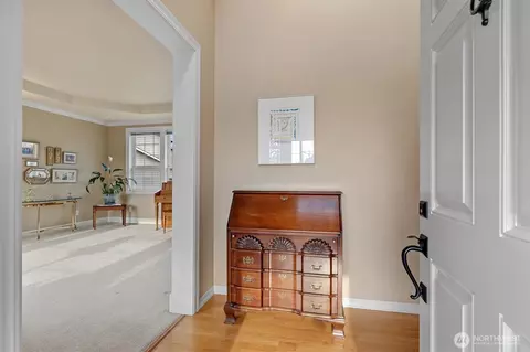 Entry Way - 4515 Forest Dr, Everett, WA 98203 photo 2 of 6