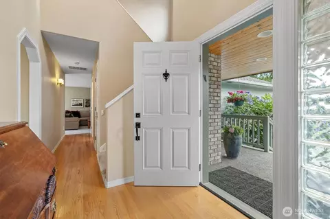 Entry Way - 4515 Forest Dr, Everett, WA 98203 photo 1 of 6