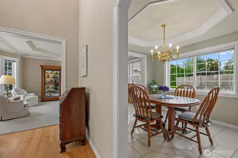 Entry Way - 4515 Forest Dr, Everett, WA 98203 photo 3 of 6