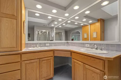 Bath - 4515 Forest Dr, Everett, WA 98203 photo 3 of 5
