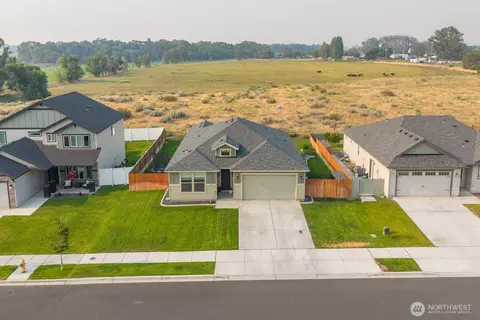 4704 E Thrush St, Moses Lake, WA 98837