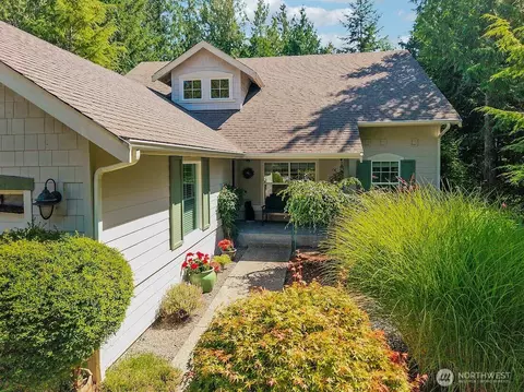 50 Cascade Ln, Port Ludlow, WA 98365