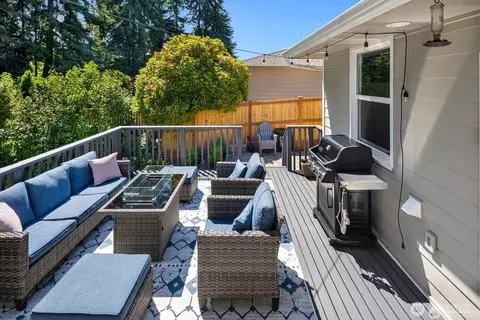 Exterior - 5011 Seahurst Ave, Everett, WA 98203 photo 6 of 10