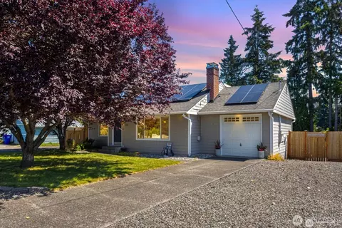 Exterior - 5011 Seahurst Ave, Everett, WA 98203 photo 9 of 10