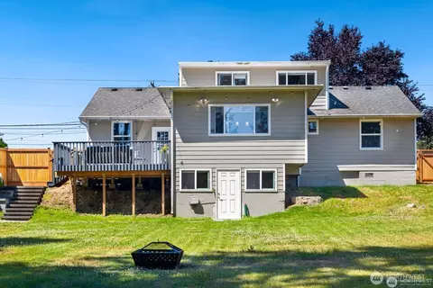 Exterior - 5011 Seahurst Ave, Everett, WA 98203 photo 7 of 10