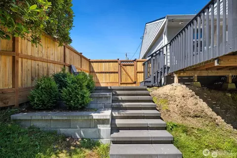Exterior - 5011 Seahurst Ave, Everett, WA 98203 photo 4 of 10