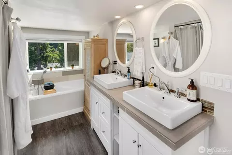 Bath - 5011 Seahurst Ave, Everett, WA 98203 photo 3 of 4