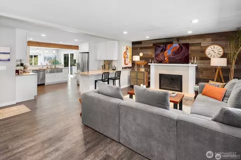 Living - 5011 Seahurst Ave, Everett, WA 98203 photo 2 of 5
