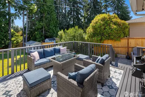 Exterior - 5011 Seahurst Ave, Everett, WA 98203 photo 3 of 10
