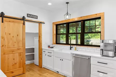 Kitchen - 35220 294th Ave SE, Enumclaw, WA 98022 photo 5 of 5