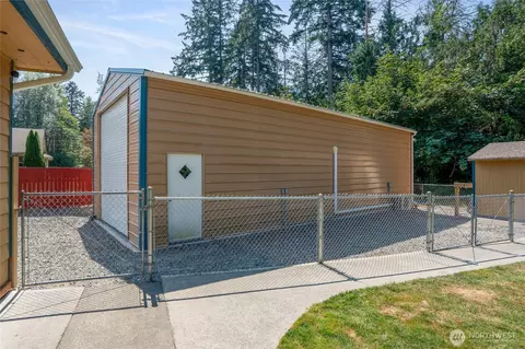 Exterior - 20708 63rd Ave E, Spanaway, WA 98387 photo 6 of 11