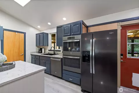 Kitchen - 20708 63rd Ave E, Spanaway, WA 98387 photo 2 of 3