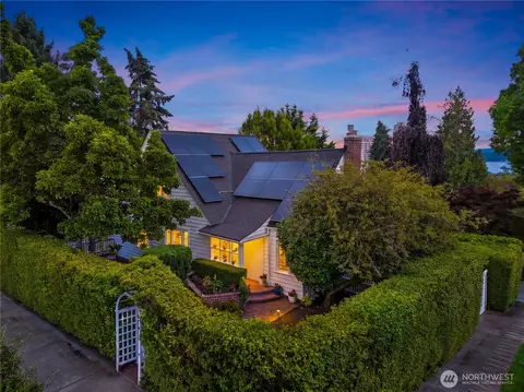 Exterior - 1502 39th Ave E, Seattle, WA 98112 photo 4 of 5