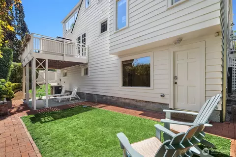 Exterior - 1502 39th Ave E, Seattle, WA 98112 photo 3 of 5
