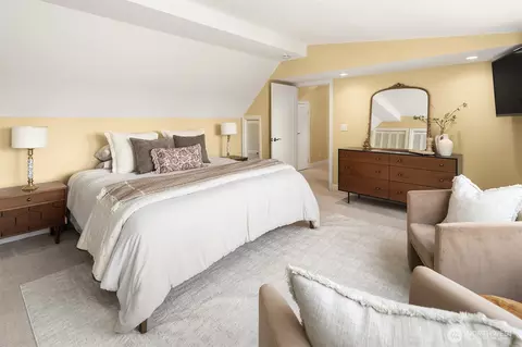 Bedroom - 1502 39th Ave E, Seattle, WA 98112 photo 1 of 5