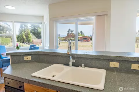 Kitchen - 1702 Lotzgesell Rd, Sequim, WA 98382 photo 4 of 5