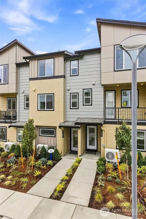 1221 Tacoma Ct NE #21, Renton, WA 98056