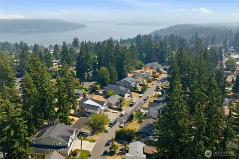 1002 167th Pl NE, Bellevue, WA 98008