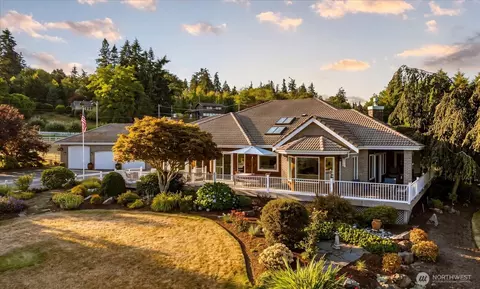 1967 Hillvista Pl, Freeland, WA 98249