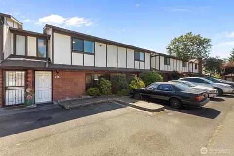 212 SW 146th St #105, Burien, WA 98166