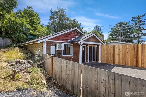 6618 43rd Ave S, Seattle, WA 98118