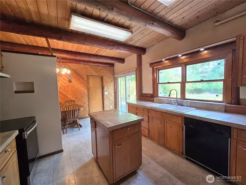 Kitchen - 362 Autumn Rd, Sequim, WA 98382 photo 3 of 5