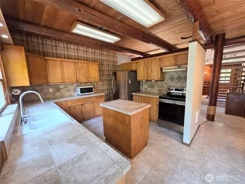 Kitchen - 362 Autumn Rd, Sequim, WA 98382 photo 2 of 5
