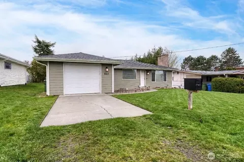 863 SE 6th Ave, Oak Harbor, WA 98277
