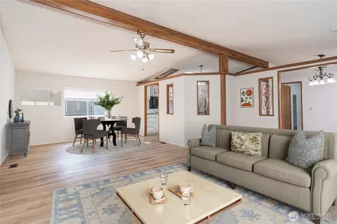 579 NW Silver Glen Ln, Bremerton, WA 98311