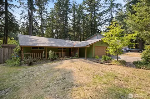 8609 Lake Forest Dr SE, Lacey, WA 98503