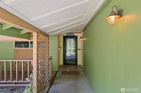 8609 Lake Forest Dr SE, Lacey, WA 98503