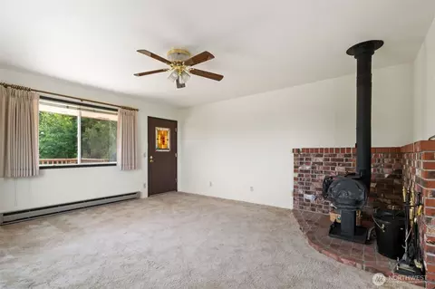 Living - 91 Huckleberry Cir, Sequim, WA 98382 photo 5 of 8