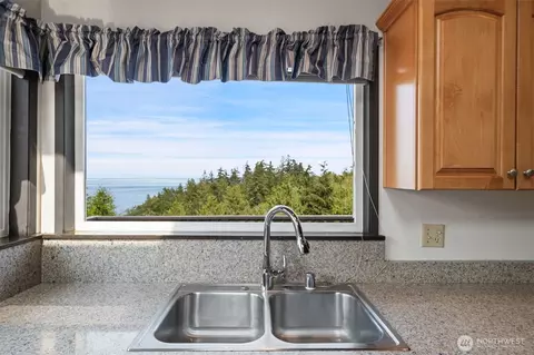 Kitchen - 91 Huckleberry Cir, Sequim, WA 98382 photo 4 of 6
