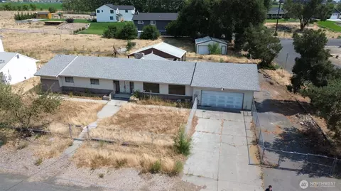 4033 Shorecrest Dr NE, Moses Lake, WA 98837